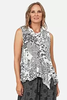 Chalet Apparel: Stylish & Comfortable Women's Fashion