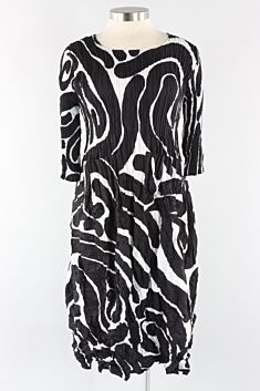 3/4 Sleeve Smash Pocket Dress - Black & White Scribble