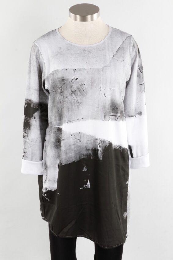 Graphic Pullover - White & Black