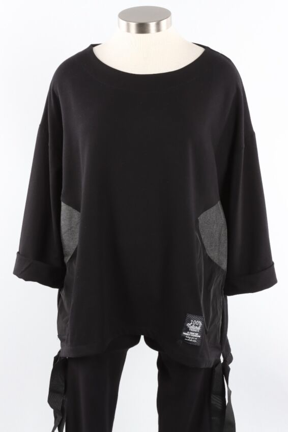 Round Pocket Pullover - Black