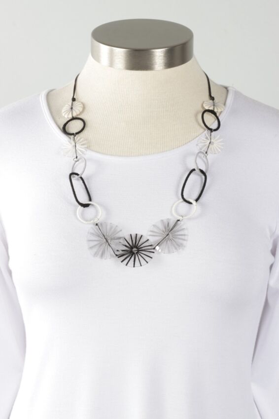 Twist Threaded Loop Necklace - Black